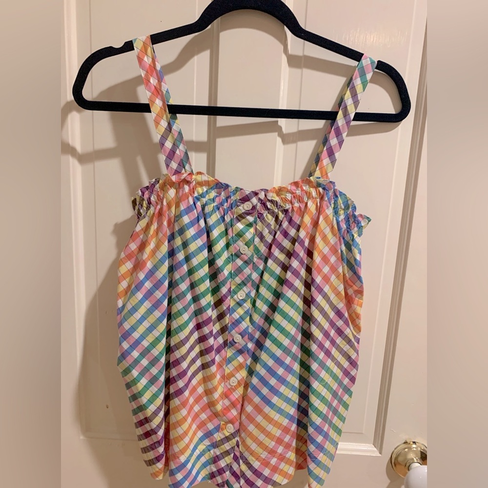 Pastel tank top with buttons